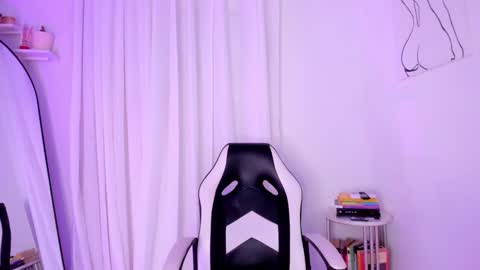 Snapshot of julia_joness chatting on 12/07/24, 11:45 Julia online show from 12/07/24, 11:45