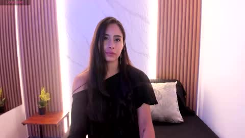 J U L IA   M A R T I N E Z online show from 02/10/26, 11:36