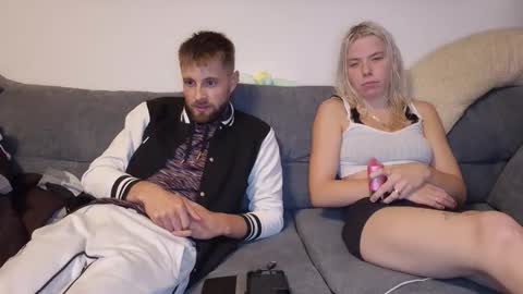 Snapshot of julia_official chatting on 10/17/25, 07:38 julia_official online show from 10/17/25, 07:38