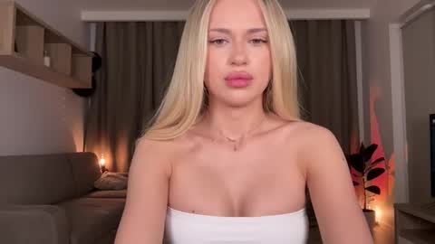 Julia R Le online show from 09/16/25, 08:32