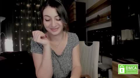 julia_t_mog online show from 11/14/25, 10:07