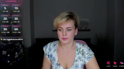 Snapshot of julia_wilsons chatting on 12/17/24, 01:05 Julia online show from 12/17/24, 01:05