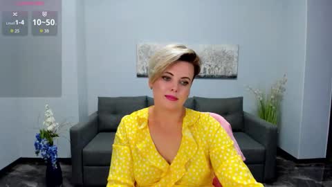 Snapshot of julia_wilsons chatting on 10/03/25, 11:51 Julia online show from 10/03/25, 11:51