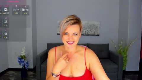 Snapshot of julia_wilsons chatting on 10/24/25, 01:07 Julia online show from 10/24/25, 01:07