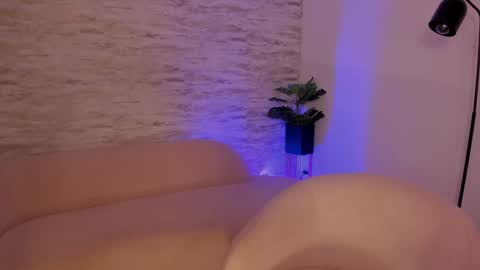 Snapshot of juliabelle_ chatting on 10/18/25, 11:05 Julia Belle online show from 10/18/25, 11:05