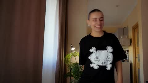 Snapshot of juliacontrol chatting on 03/25/26, 02:56 Molly online show from 03/25/26, 02:56