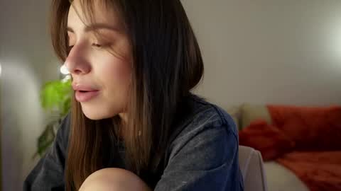 Snapshot of juliacontrol chatting on 04/11/26, 02:54 Molly online show from 04/11/26, 02:54