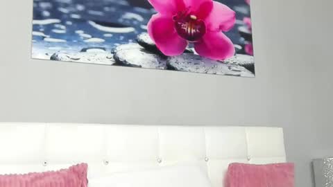 Snapshot of juliahunts chatting on 02/27/25, 08:17 JuliaHunt online show from 02/27/25, 08:17