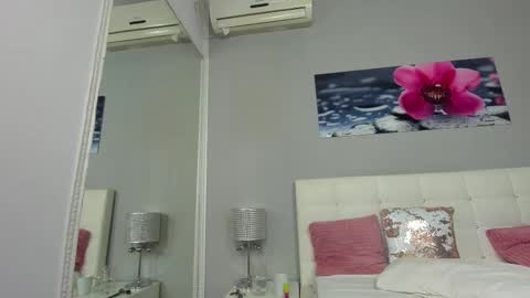 Snapshot of juliahunts chatting on 03/07/25, 12:23 JuliaHunt online show from 03/07/25, 12:23