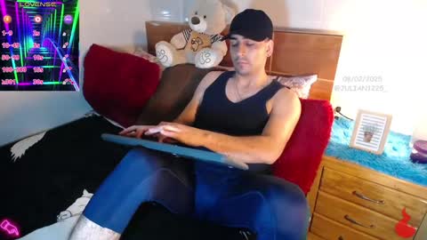 Julian online show from 02/08/25, 05:50