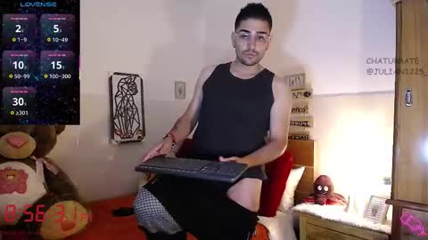 Julian online show from 10/01/25, 01:55