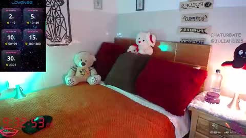 Julian online show from 10/12/25, 02:32