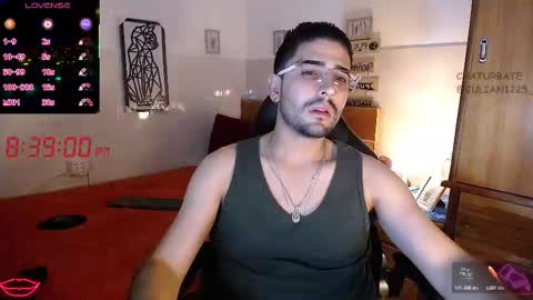 Julian online show from 11/05/25, 01:38