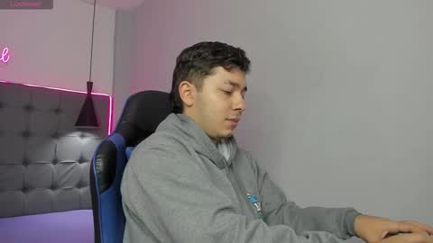 julian_smith21 online show from 02/27/26, 12:27