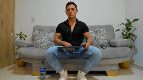 julian_wallace online show from 12/11/24, 10:49