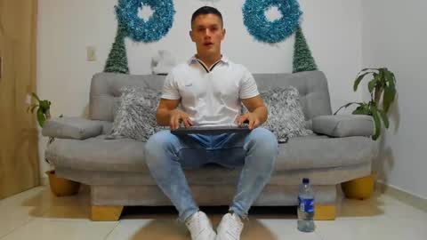 julian_wallace online show from 12/20/24, 09:39