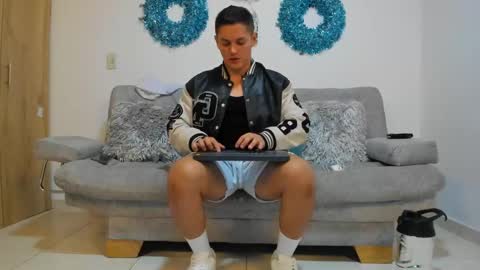 julian_wallace online show from 01/13/25, 01:56