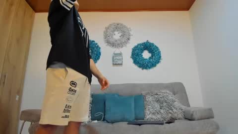 julian_wallace online show from 01/13/25, 09:42