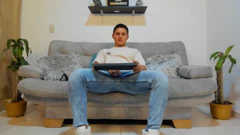 julian_wallace online show from 01/21/25, 12:15