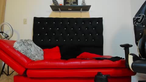 julian_wallace online show from 02/24/25, 03:09