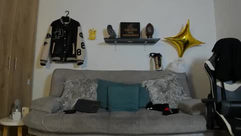 julian_wallace online show from 10/03/25, 03:20