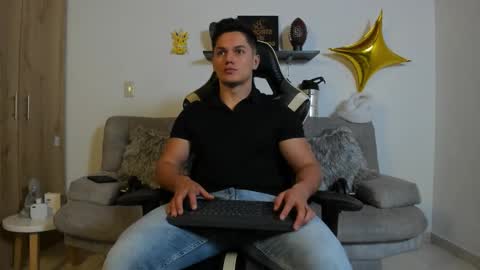 julian_wallace online show from 10/07/25, 06:16