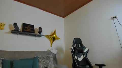 Snapshot of julian_wallace chatting on 11/21/25, 04:16 julian_wallace online show from 11/21/25, 04:16