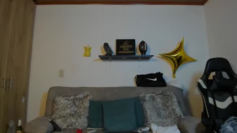 Snapshot of julian_wallace chatting on 11/28/25, 03:47 julian_wallace online show from 11/28/25, 03:47