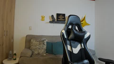 Snapshot of julian_wallace chatting on 11/29/25, 02:31 julian_wallace online show from 11/29/25, 02:31