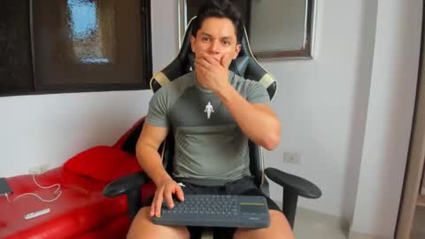 julian_wallace online show from 02/25/26, 08:18