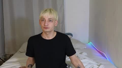 Snapshot of julian_win chatting on 04/01/26, 12:00 Eren online show from 04/01/26, 12:00