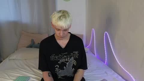 Snapshot of julian_win chatting on 04/04/26, 01:26 Eren online show from 04/04/26, 01:26