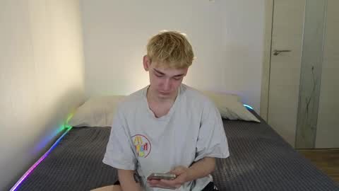 Snapshot of julian_win chatting on 04/22/26, 01:08 Eren online show from 04/22/26, 01:08