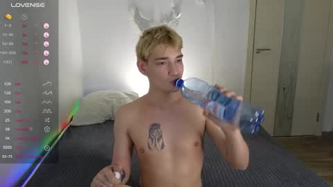 Snapshot of julian_win chatting on 04/28/26, 12:53 Eren online show from 04/28/26, 12:53