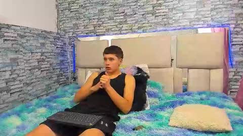 julian online show from 10/15/25, 03:23