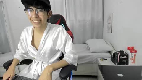 Julian online show from 03/17/26, 07:06