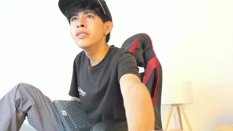 Snapshot of julian_xp chatting on 05/25/26, 07:09 Julian online show from 05/25/26, 07:09