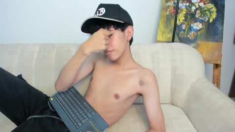Snapshot of julian_xp chatting on 05/26/26, 02:35 Julian online show from 05/26/26, 02:35