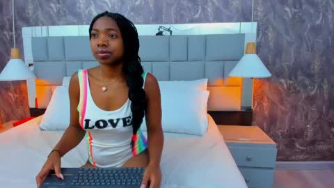 juliana_glam online show from 05/19/26, 02:23