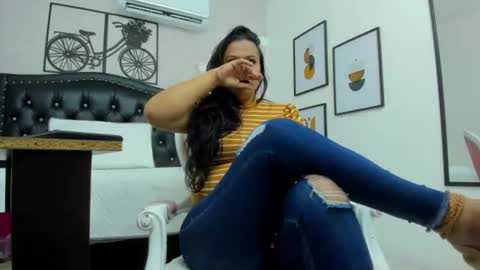 Snapshot of juliana_milf_ chatting on 07/06/26, 01:08 juliana_milf_ online show from 07/06/26, 01:08