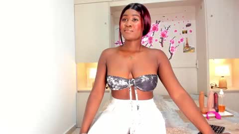 Snapshot of julianablaze chatting on 10/15/25, 04:12 julianablaze online show from 10/15/25, 04:12