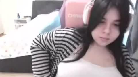 Snapshot of julianesanzo chatting on 06/30/26, 02:29 MIa online show from 06/30/26, 02:29