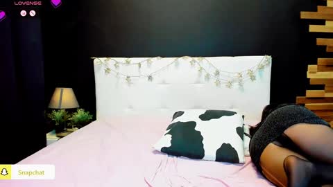 Snapshot of julianna_jamii chatting on 12/01/24, 07:36 Julianna online show from 12/01/24, 07:36