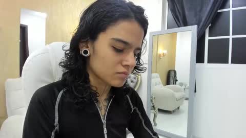 Snapshot of julianne_7 chatting on 12/22/25, 12:35 julianne_7 online show from 12/22/25, 12:35