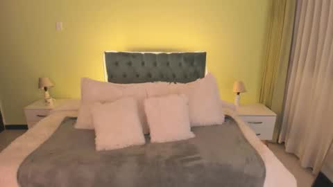 Julianne online show from 11/02/25, 12:13