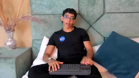 Snapshot of julianrouss chatting on 06/18/26, 08:02 Julian online show from 06/18/26, 08:02
