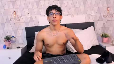 Snapshot of julianrouss chatting on 07/14/26, 02:05 Julian online show from 07/14/26, 02:05