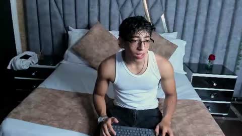 Snapshot of julianrouss chatting on 07/17/26, 08:35 Julian online show from 07/17/26, 08:35