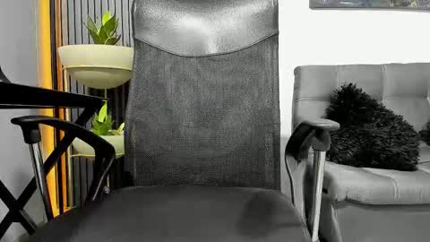 Julian online show from 11/19/25, 11:27