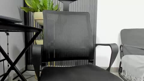 Snapshot of juliansexxx16 chatting on 06/19/26, 10:57 Julian online show from 06/19/26, 10:57